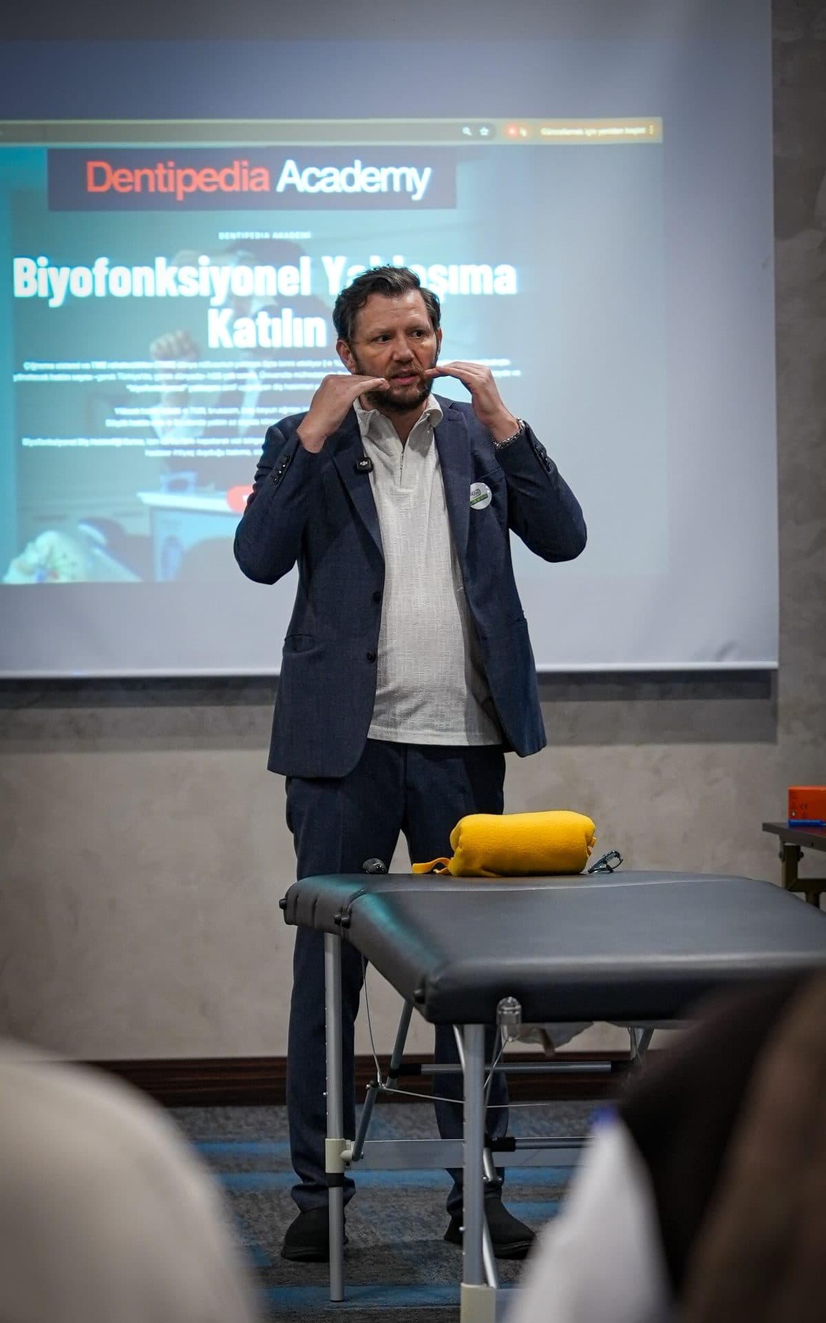 Dr. Melih Şengül presenting the biofunctional approach